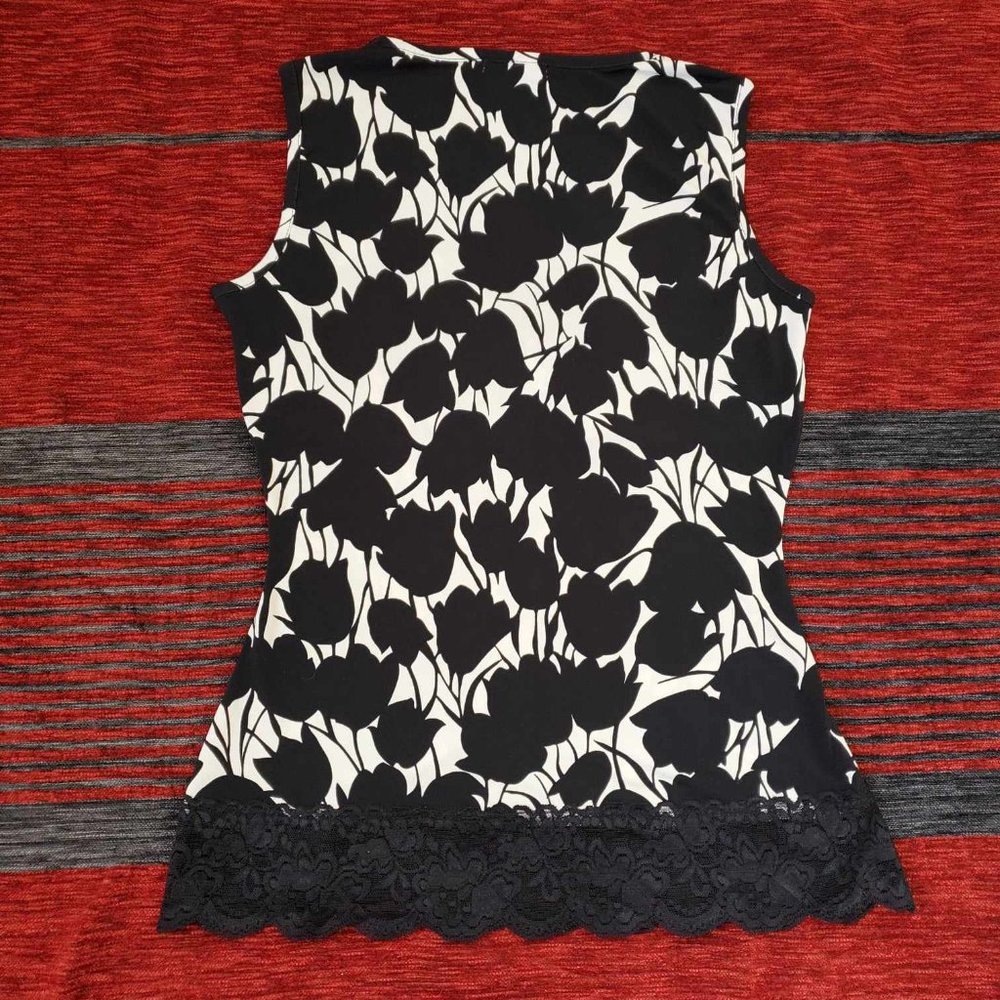 Vol. 1 Sexy, Lacy Top 🤍🖤🤍 - Picture 2 of 4